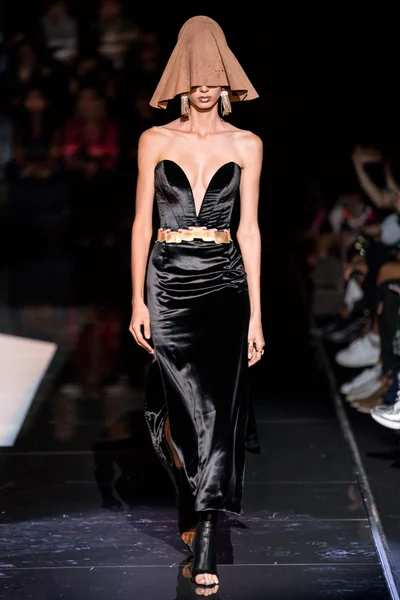 Look 16